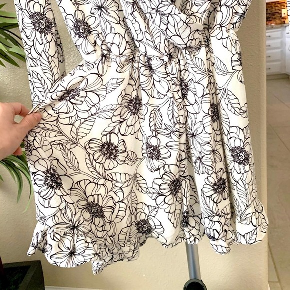 Nordstrom Floral V-neck Romper in White Size Sm - Picture 4 of 7